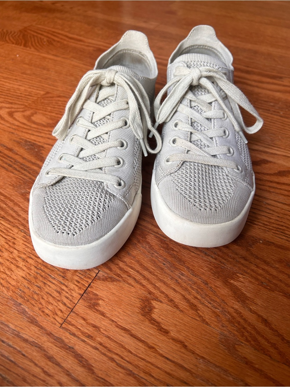 Women’s Casual Lace-Up Susina Sneakers in Light Gray